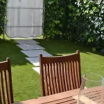 Bonito Con Jardín
